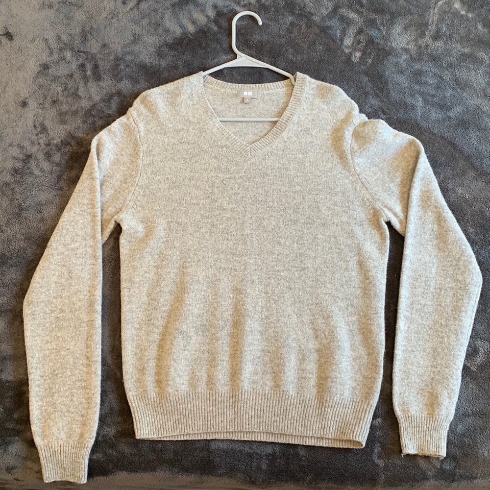 UNIQLO - Small Mens Wool V-Neck Sweater - Like New